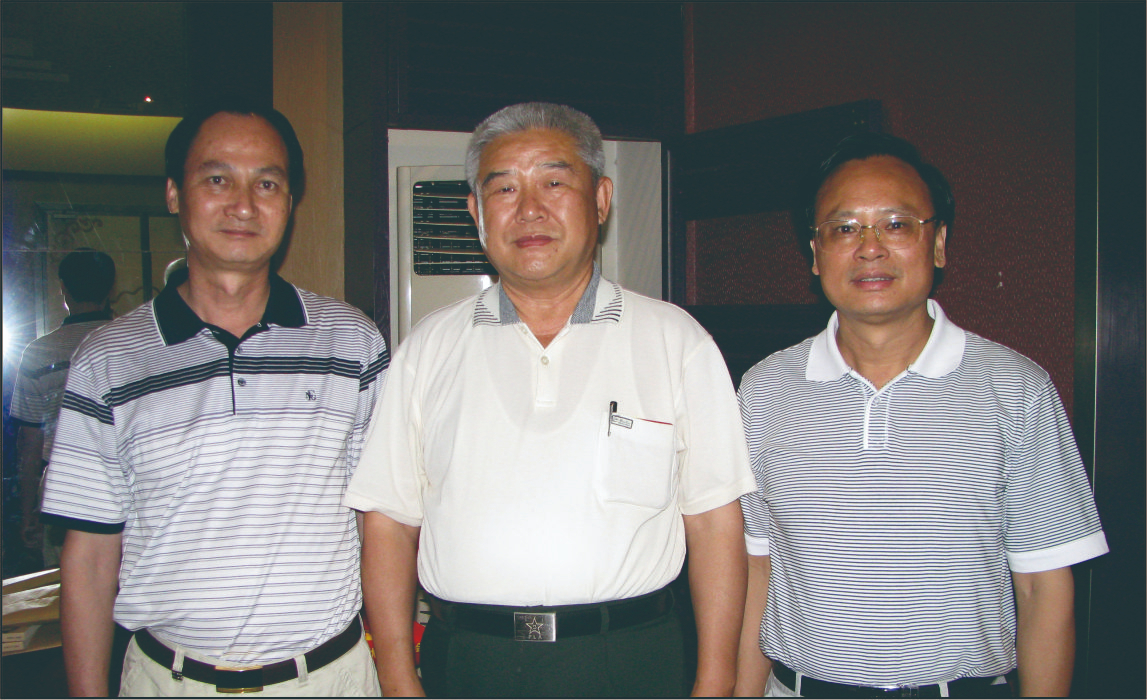 廣西區(qū)發(fā)改委領(lǐng)導(dǎo)陪同中國(guó)人民解放軍總參謀部政治部主任賈雪陽(yáng)軍（照片中）到公司實(shí)地考察，并給予“好安節(jié)電器”高度評(píng)價(jià)